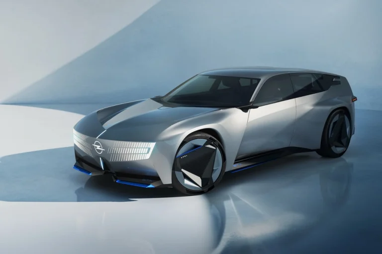 Opel показав у Парижі електричний універсал STX Concept