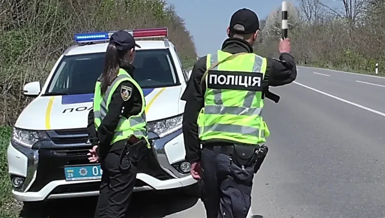 Поліція на дорогах: права водія та підстави зупинки у 2026 році