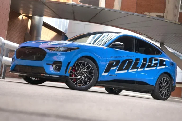 Ford представив заводський електричний Mustang Mach-E SSV для поліції
